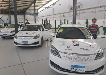 مصر تبدأ تجربة السيارة الكهربائية “E70” في شوارع القاهرة