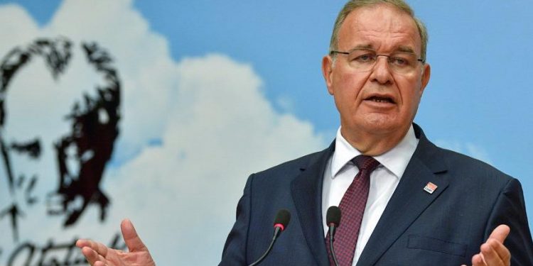 تركيا تريد الصعود إلى القمر لكنها لا تمتلك طائرات إطفاء حريق!