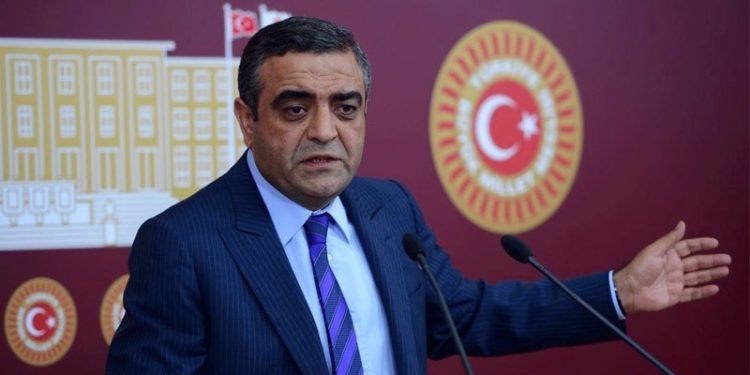 برلماني تركي: 988 تعرضوا لانتهاك حقوقي خلال شهر