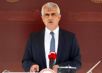 سياسي تركي ينتقد تقييد حق السجناء في الإفراج المشروط