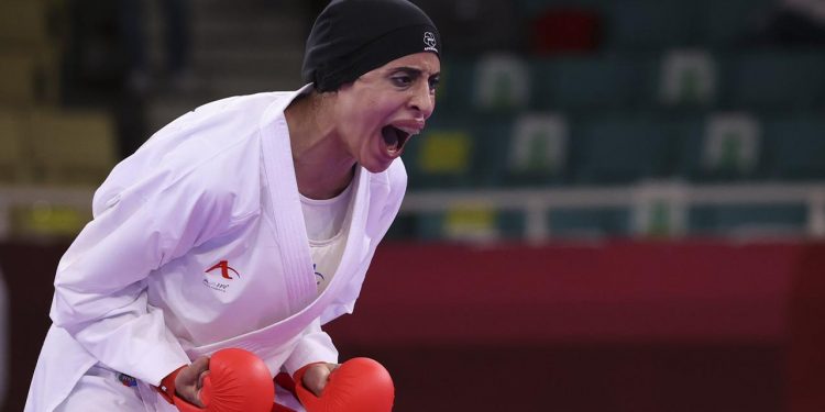 استقبال شعبي تاريخي للمصرية “فريال أشرف”