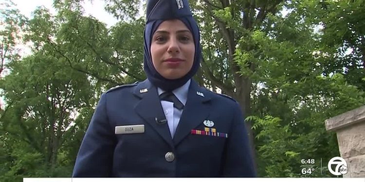 أول محجبة في سلاح الجو الأمريكي