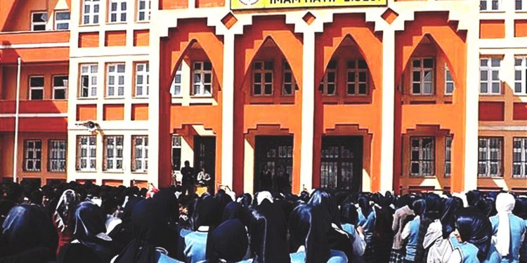 تركيا.. نفقات مدارس إمام وخطيب تبلغ 6.6 مليارات ليرة منتصف 2021!