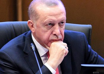 كتاب: أردوغان يبحث عن رحيل آمن من قصره