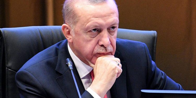 كتاب: أردوغان يبحث عن رحيل آمن من قصره
