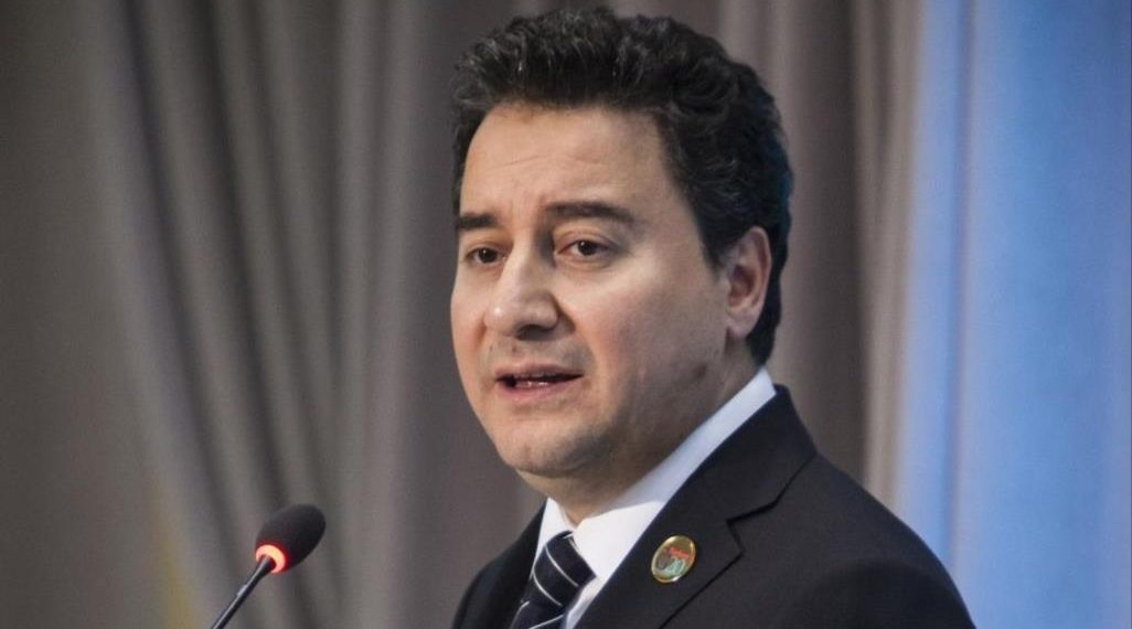 باباجان: أردوغان يخنق شباب تركيا