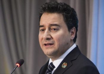 باباجان: أردوغان يخنق شباب تركيا