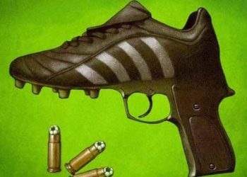 هندوراس.. حكم كرة قدم يشهر سلاحه في الملعب!