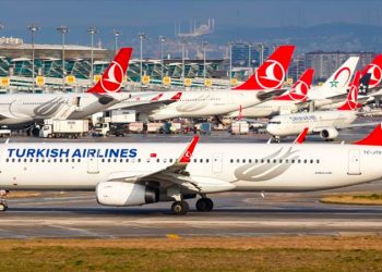 طاقم طائرة تركي يطلبون اللجوء في كندا!