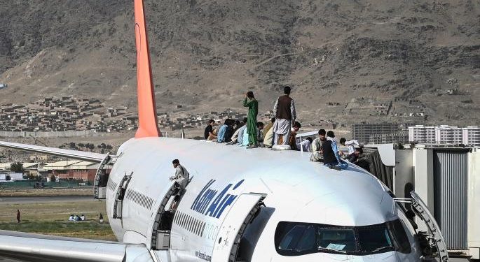 هروب مسؤولين أفغان عبر طائرات تركية