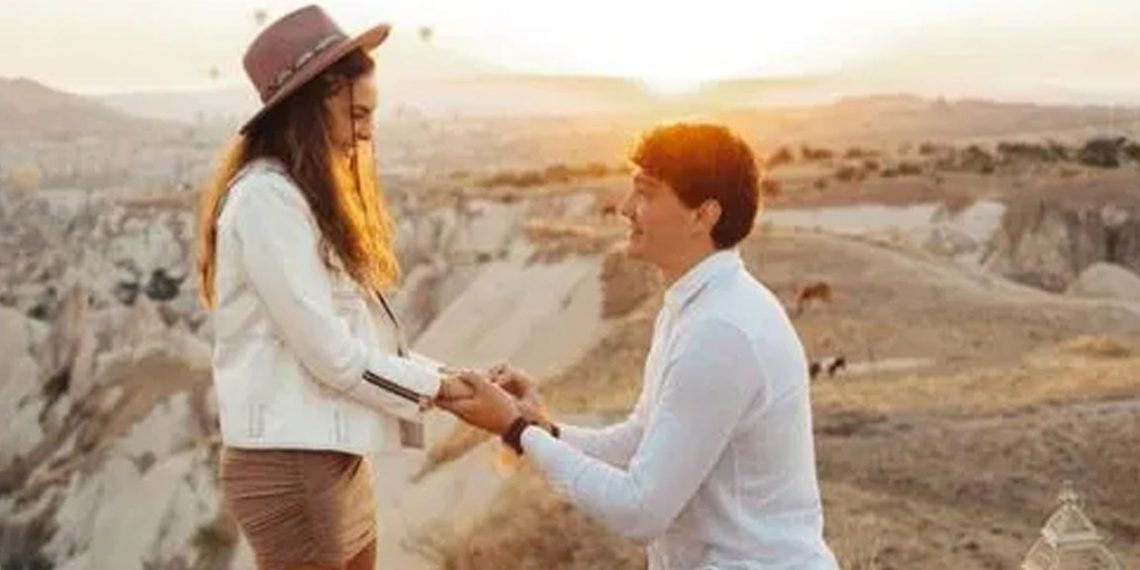 حبيب بطلة “زهرة الثالوث” يطلب الزواج منها بطريقة رومانسية