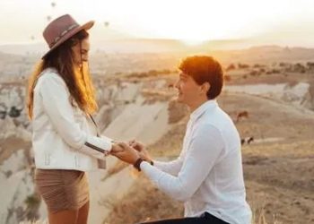 حبيب بطلة “زهرة الثالوث” يطلب الزواج منها بطريقة رومانسية