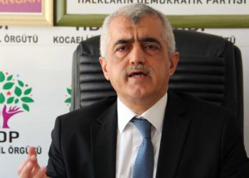 تركيا.. سياسي يطالب بعاملة سجناء الرأي مثل جنرالات انقلاب 28 فبراير!