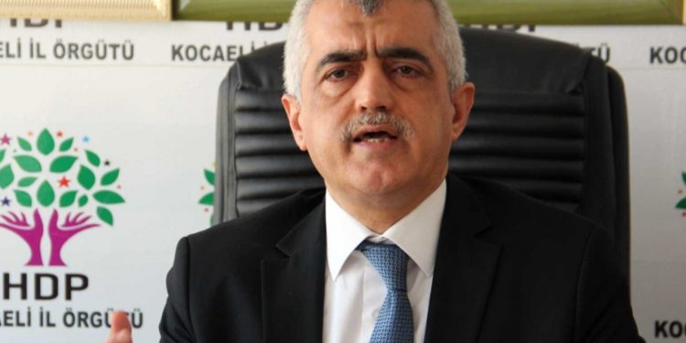 تركيا.. سياسي يطالب بعاملة سجناء الرأي مثل جنرالات انقلاب 28 فبراير!