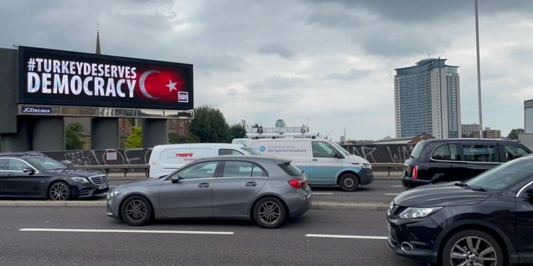 منظمة تدين انتهاكات الحكومة التركية بمناسبة يوم الديمقراطية