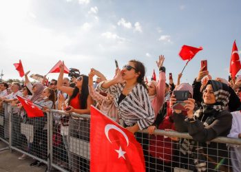 مسيرة حاشدة في إسطنبول ضد قيود كورونا