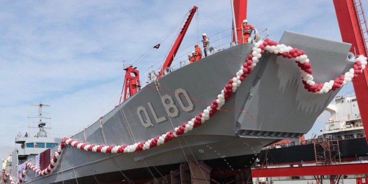 قطر تدشن سفينة حربية في تركيا