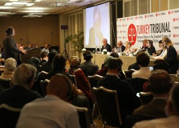 محكمة تركيا تصف أردوغان بـ”الملك العاري”