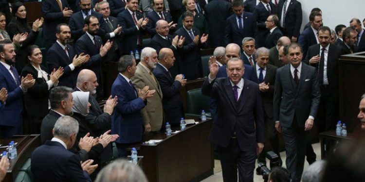 تركيا.. وزير سابق: أردوغان تدخل لإنهاء تحقيقات الفساد والرشوة