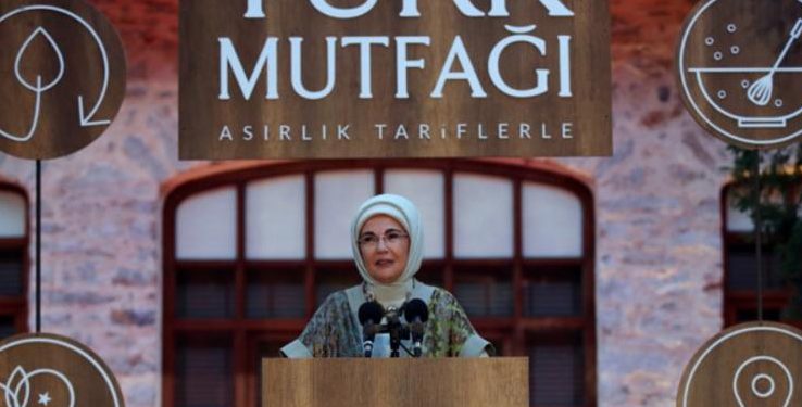 وزارة السياحة التركية تصدر بيانا بخصوص كتاب عن الطبخ!