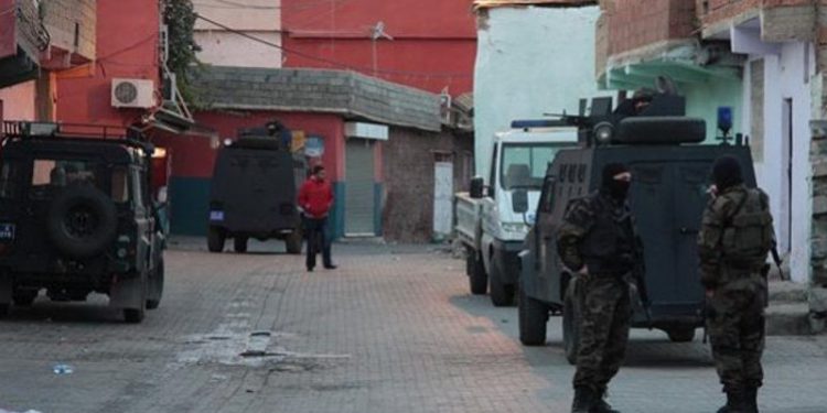 الشرطة التركية تهين أهالي دياربكر!