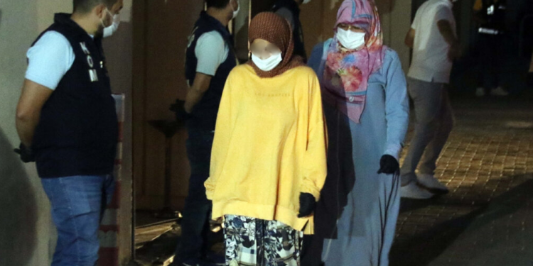 عقوبة انتقامية لطالبات تعرضن لتفتيش عار بالسجون التركية!