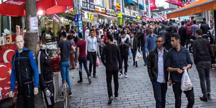 تقرير: معظم السوريين لا يرغبون بالبقاء في تركيا !