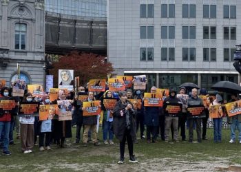 برلمانية بلجيكية تنضم لوقفة أمام البرلمان الأوروبي تنديدا باعتقال المرضى في تركيا