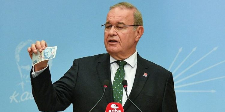 كم يبلغ مقدار ذوبان الليرة التركية أمام الدولار خلال 12 عامًا؟