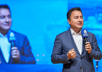 باباجان: اقتصاد تركيا يتحسن في أحلام أردوغان والحكومة!