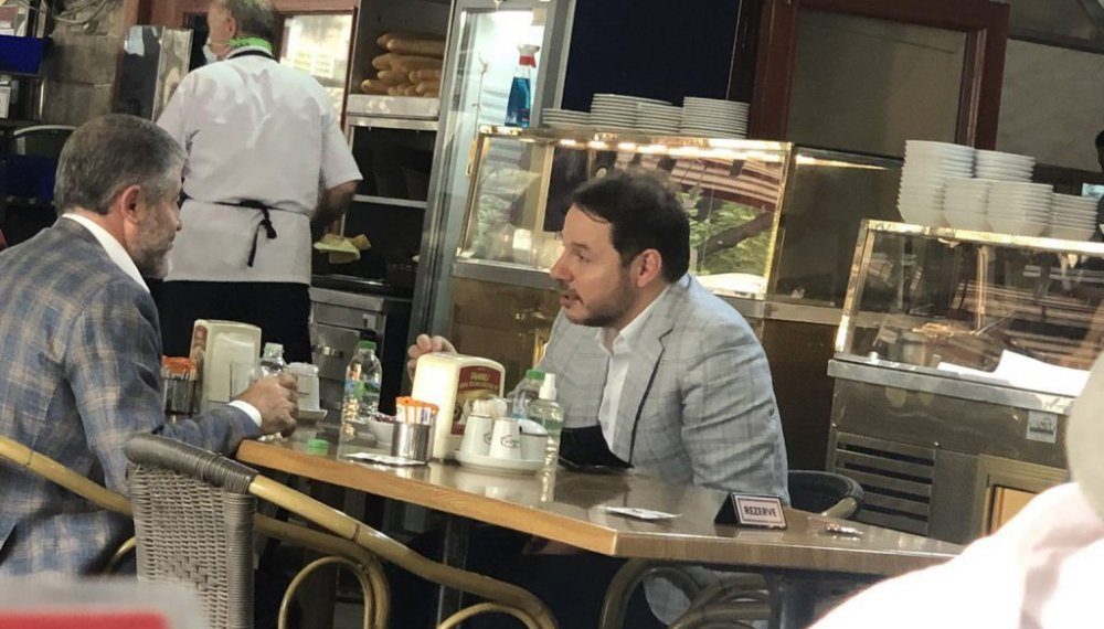 هل يقيل أردوغان وزير المالية ويعين مقربا من صهره؟