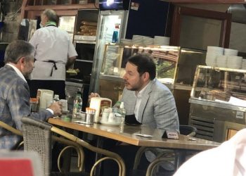 هل يقيل أردوغان وزير المالية ويعين مقربا من صهره؟