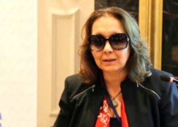 بروفيسورة قانون تركية تطالب بالإفراج عن معتقلة مصابة بالسرطان