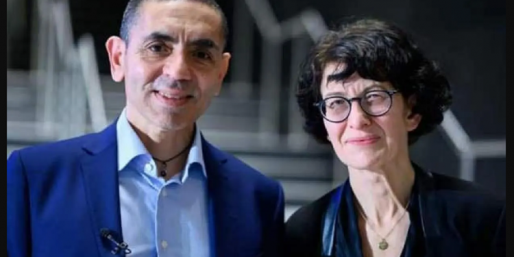 اليونان تكرِّم مطوري لقاح بيونتيك من أصل تركي