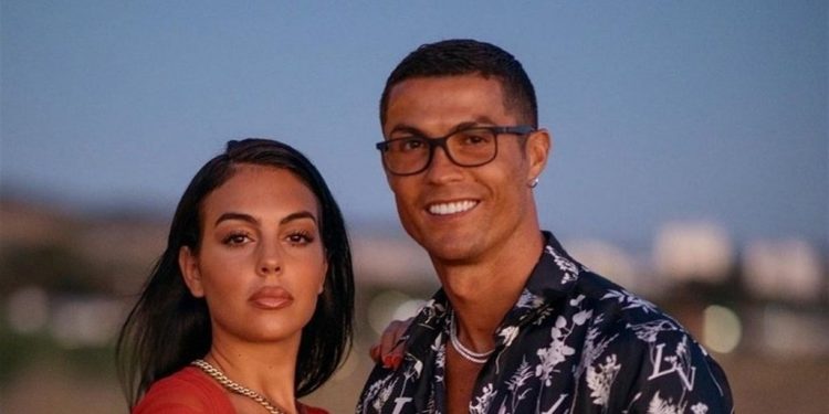 رونالدو يعلن عن انتظاره لتوأم .. ويحطم بذلك رقم “ميسي”