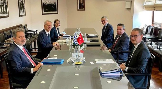 تركيا واليونان تجريان جولة جديدة من المحادثات لتسوية خلافاتهما