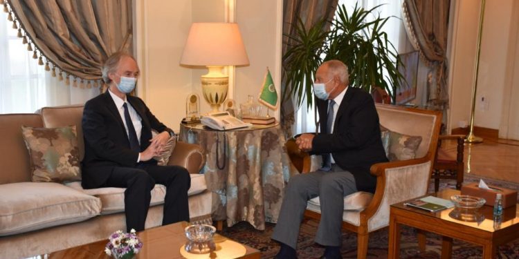 أبو الغيط يستقبل المبعوث الأممي لسوريا ويؤكد: جميع الأطراف في حاجة لمراجعة مواقفها