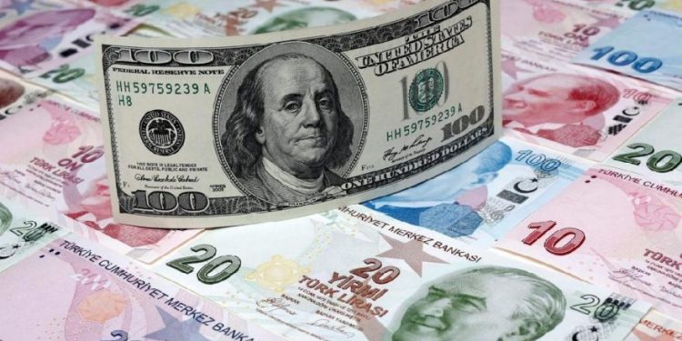 تركيا.. بنك إيطالي يتوقع ارتفاع الدولار إلى 10.40 ليرة