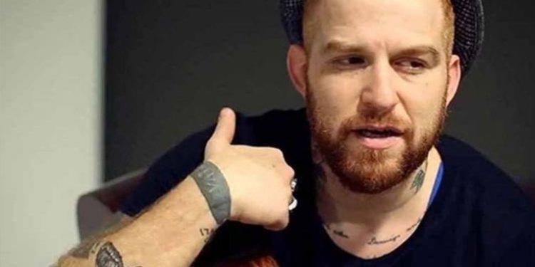 عازف تركي ينتقد الارتفاع المذهل للدولار أمام الليرة