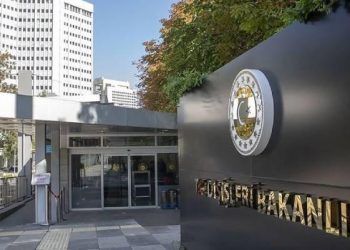 أزمة السفراء تضغط أكثر على اقتصاد تركيا.. الدولار يقترب من 10 ليرات