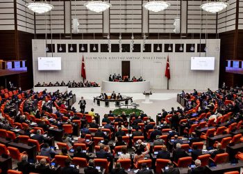 تركيا.. الحكومة تقرر رفع الضرائب على الكحول لزيادة مواردها