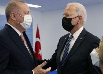 صحفي تركي : بايدن أخبر أردوغان أن لا حيلة له في تضرر العلاقات!