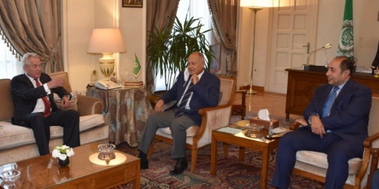 أبو الغيط يُحذر المبعوث الأممي من خطورة التوسع الاستيطاني