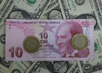 رويترز: السقوط الحر للعملة يغرق تركيا في أزمة ميزان المدفوعات