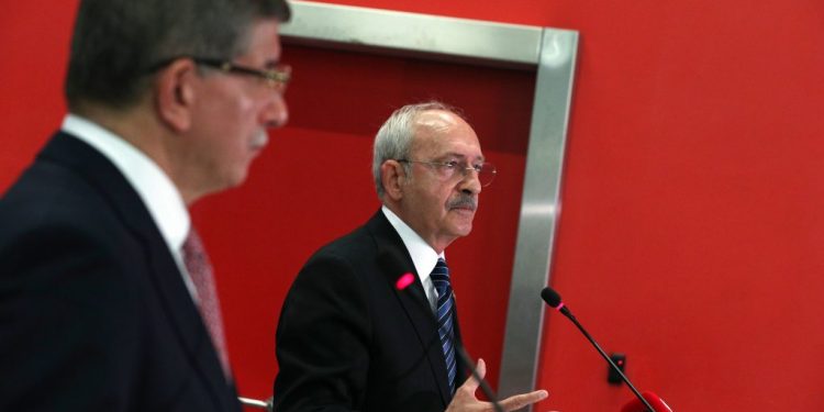 زعيم المعارضة التركية: سعر الصرف أصبح أسرع من عداد الكهرباء