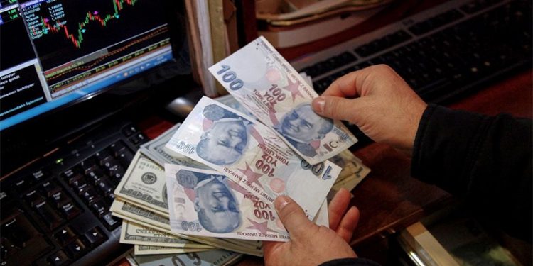 “أوميكرون” يفاقم أوجاع الليرة التركية ويسرع انهيارها