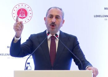 تركيا.. وزير العدل يهاجم وزير الداخلية!