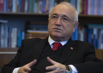 مستشار أردوغان يقترح إلغاء شرط 50+1 لتسهيل فوزه بالرئاسة