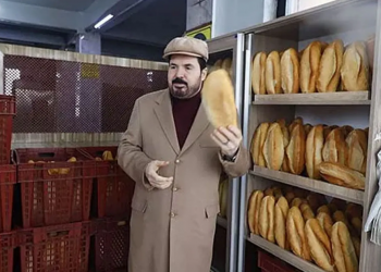 سخرية من عمدة بلدية تركية يعلن بيع الخبز بسعر رخيص