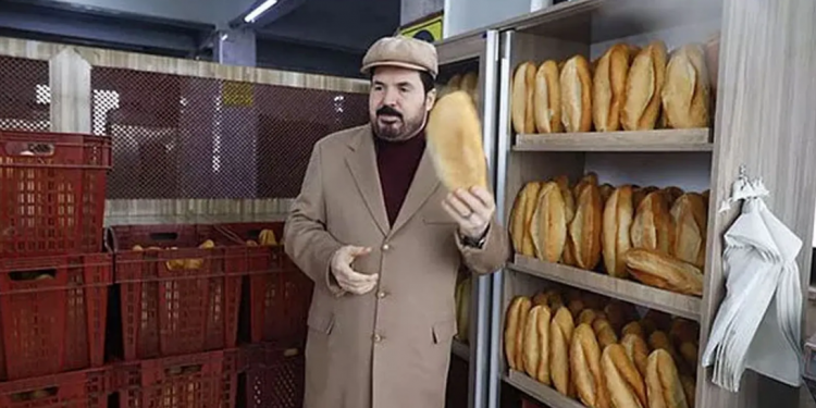 سخرية من عمدة بلدية تركية يعلن بيع الخبز بسعر رخيص